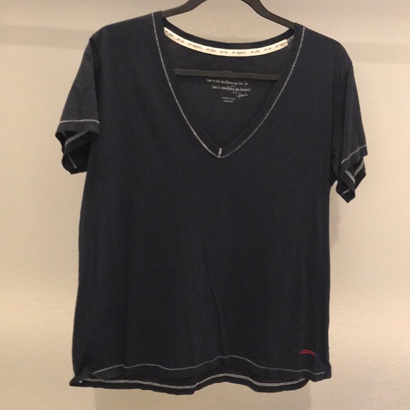 Peace Love World Tops - Peace love world v neck t shirt medium Peace Love World Tops - Peace love world v neck t shirt medium